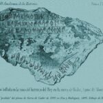 Análisis epigráfico-lingüístico del "Plomo de Urci" (“Plomo de Gádor) hallado en el ‘Barranco del Rey’ de Sierra Alhamilla (Pechina, Almería) Georgeos Díaz-Montexano, Vitalitius Accepted Member of The Epigraphic Society El mal denominado “Plomo de Gádor” es una lámina delgada de plomo con un texto escrito en caracteres ibéricos del estilo meridional, usado fundamentalmente en el Sur de España. Decimos “mal denominado” como “Plomo de Gádor”, ya que en realidad apareció (tal como se indica en los registros de los archivos de la RAH)1 en el Barranco del Rey, accidente geográfico que se halla en la vertiente sudoccidental de Sierra Alhamilla, en la parte de Pechina, es decir, que fue hallado en una mina muy cercana a la única ciudad ibera que las fuentes describen en ese punto: Urci (Urki). De modo que el plomo bien podría ser denominado ahora (con mayor precisión histórico-geográfica) “Plomo de Urci” o bien como “Plomo de Alhamilla”, dependiendo ya del criterio que se elija o prefiera, ya sea un criterio político-administrativo y cultural (Urci) o meramente geográfrico (Sierra Alhamilla), pero no debería seguir siendo denominado como el “Plomo de Gádor”, pues no apareció en la Sierra de Gádor sino en Sierra Alhamilla, en la parte de Pechina próxima a la antigua ciudad ibérica de Urci. Todo lo anterior se puede verificar consultando los archivos de la RAH. No obstante, remito al lector a un artículo del paleohipanista Jesús Rodríguez Ramos (2002)2 donde trata, precisamente, de esta confusión. Un error que lleva ya demasiado tiempo sin haber sido rectificado.
